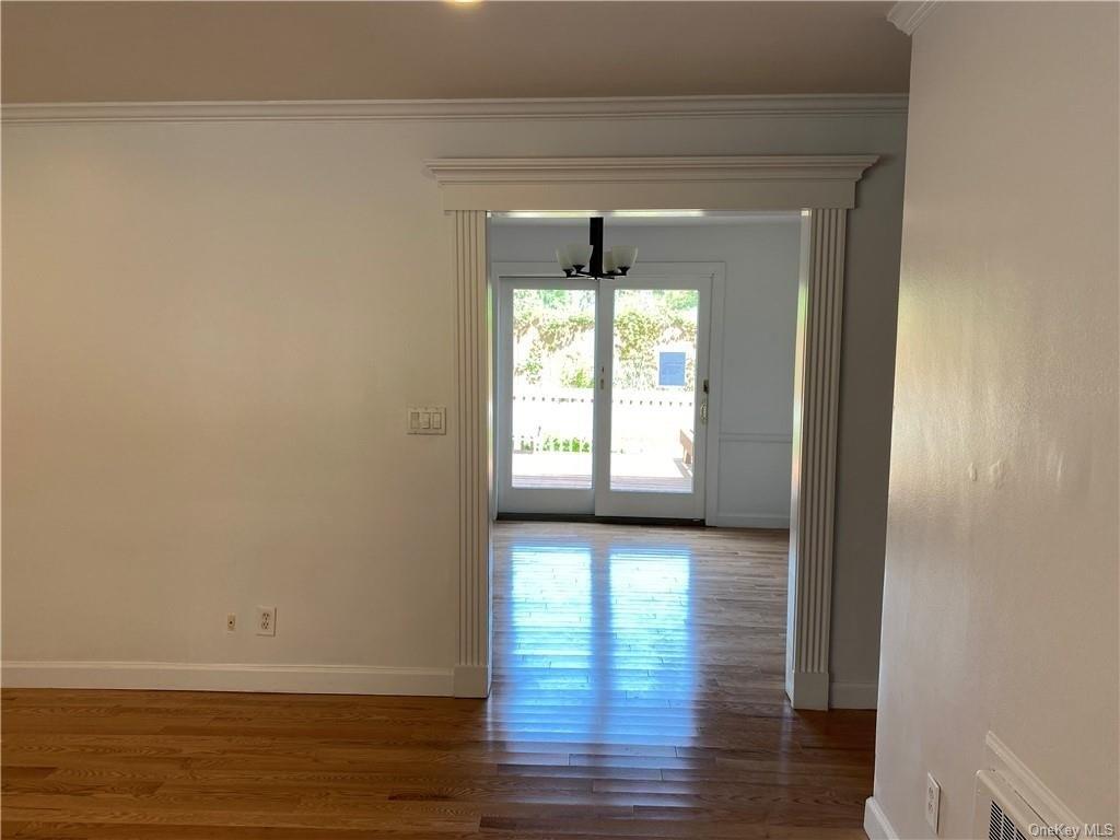 Cloverdale Ave, White Plains, NY 10603