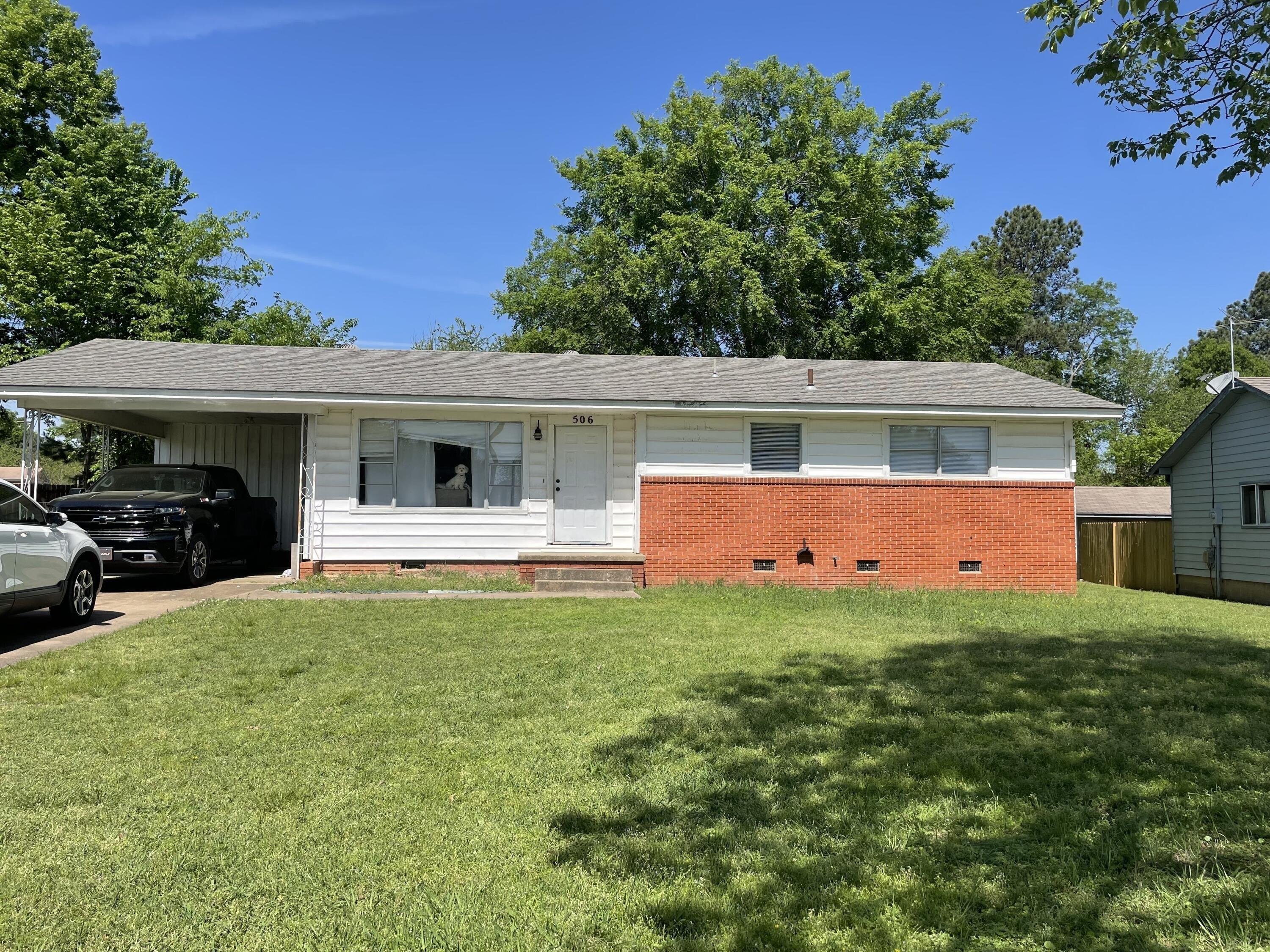 Oak St, Clarksville, AR 72830