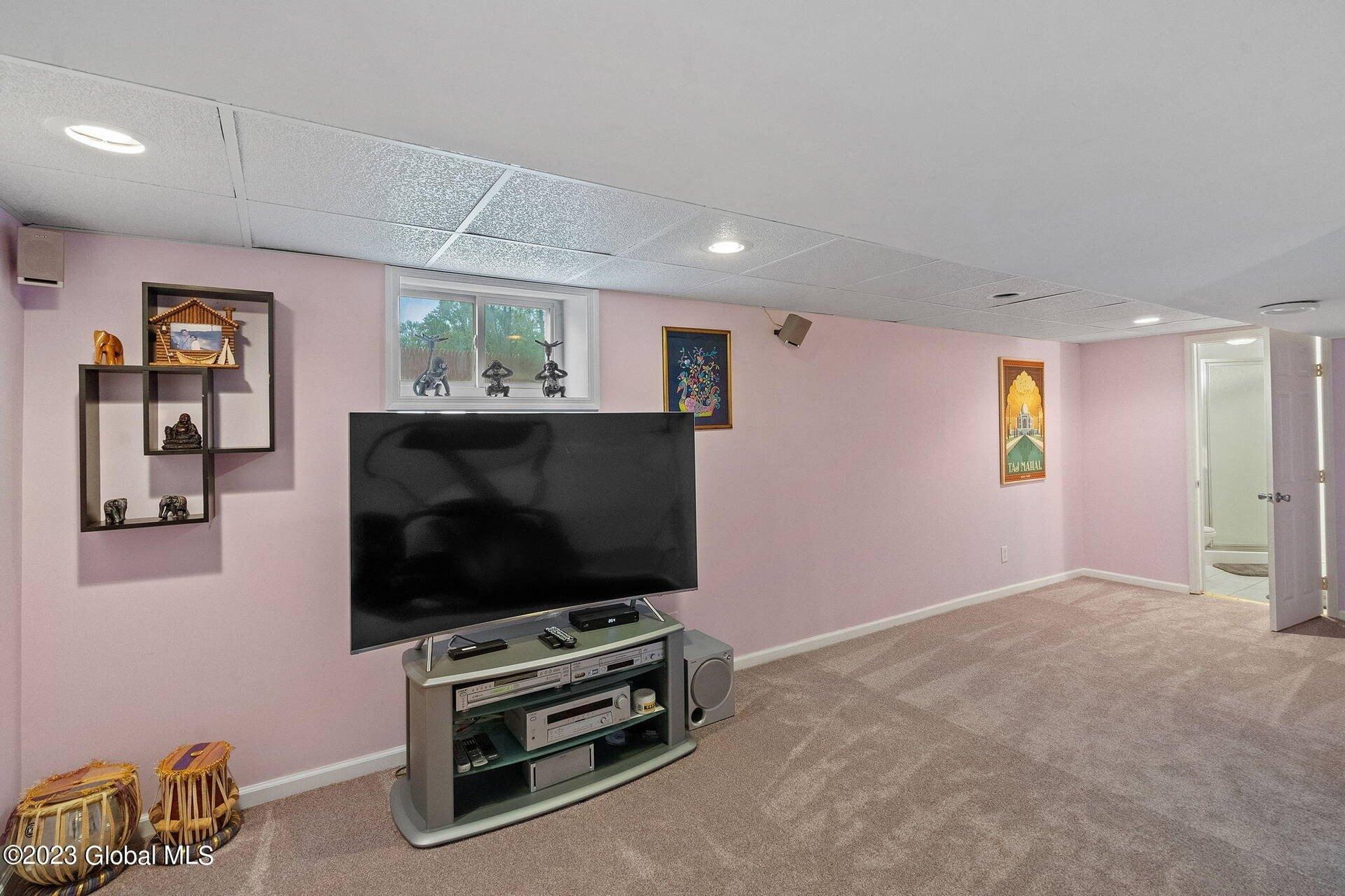 Netherlands Blvd, Schenectady, NY 12306