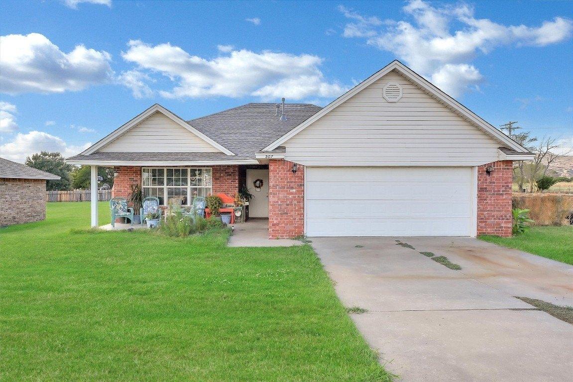 N Mary St, Granite, OK 73547