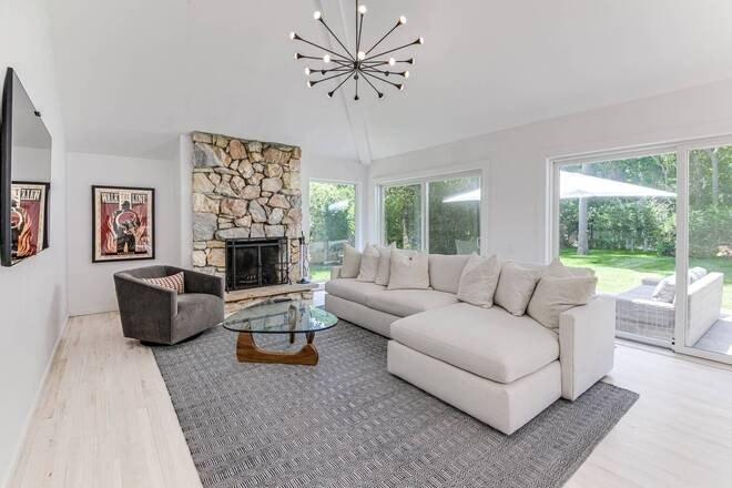 Sulky Cir, East Hampton, NY 11937