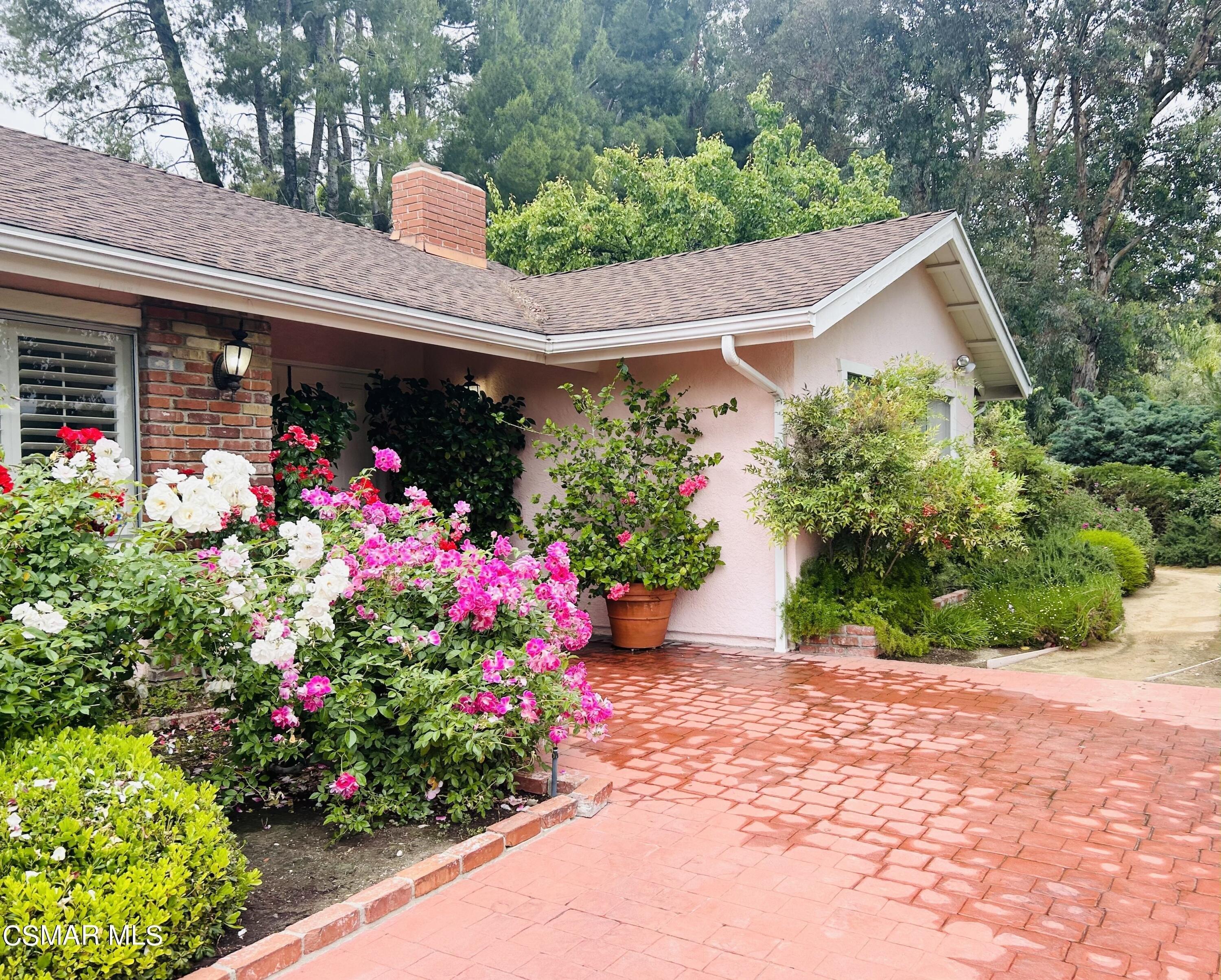 Del Moreno Dr, Woodland Hills, CA 91364