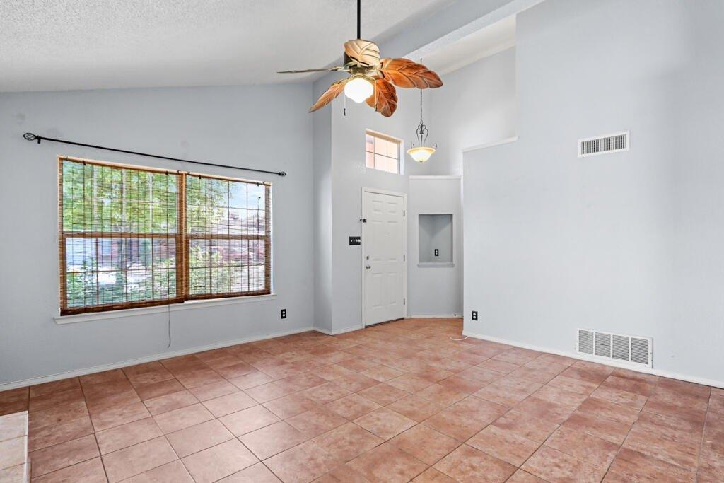 Broken Bow St, El Paso, TX 79936