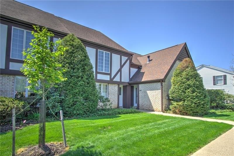 Foxcroft Ln, Allison Park, PA 15101