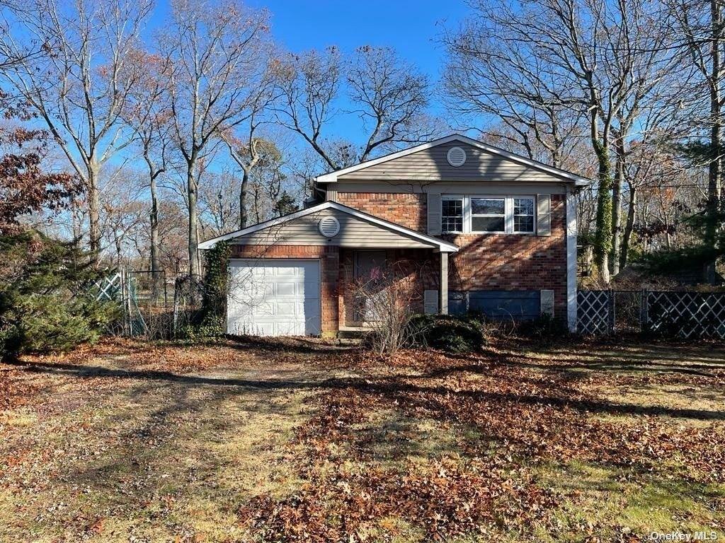 Auborn Ave, Shirley, NY 11967