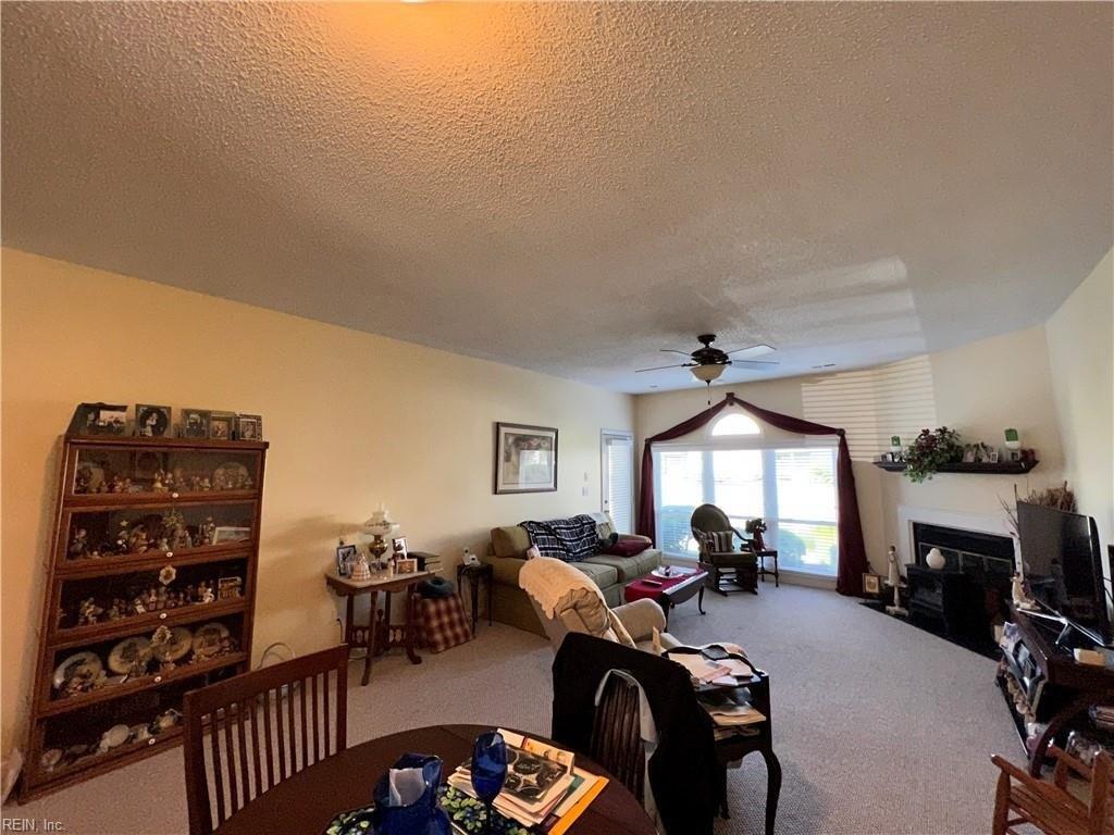 E Lake Cir, Chesapeake, VA 23322