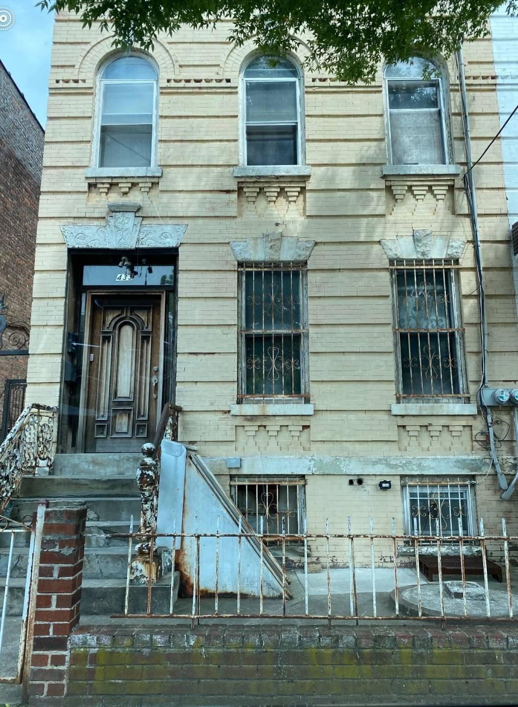 Jerome St, Brooklyn, NY 11207
