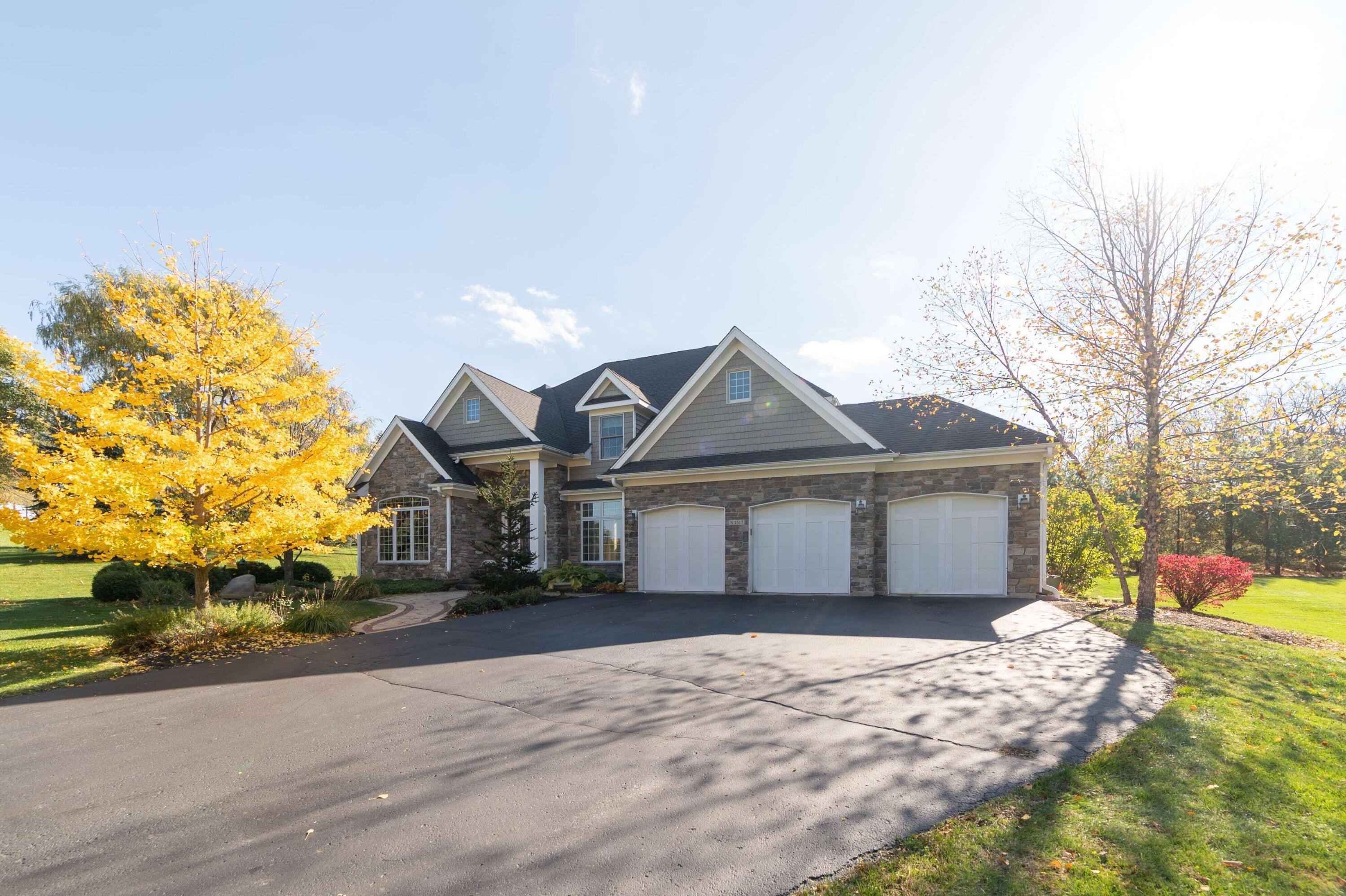 Meadow Ridge Cir, Lake Geneva, WI 53147