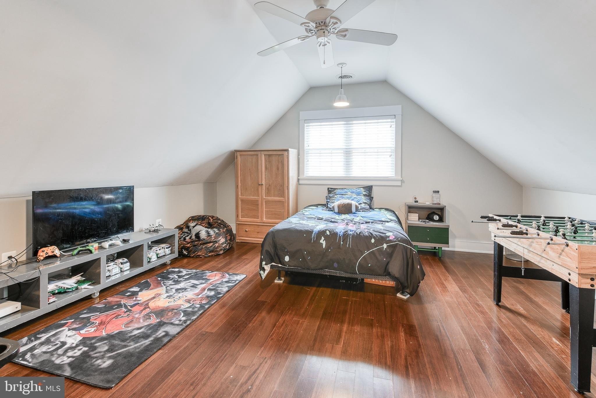 Middle Rd, Levittown, PA 19056