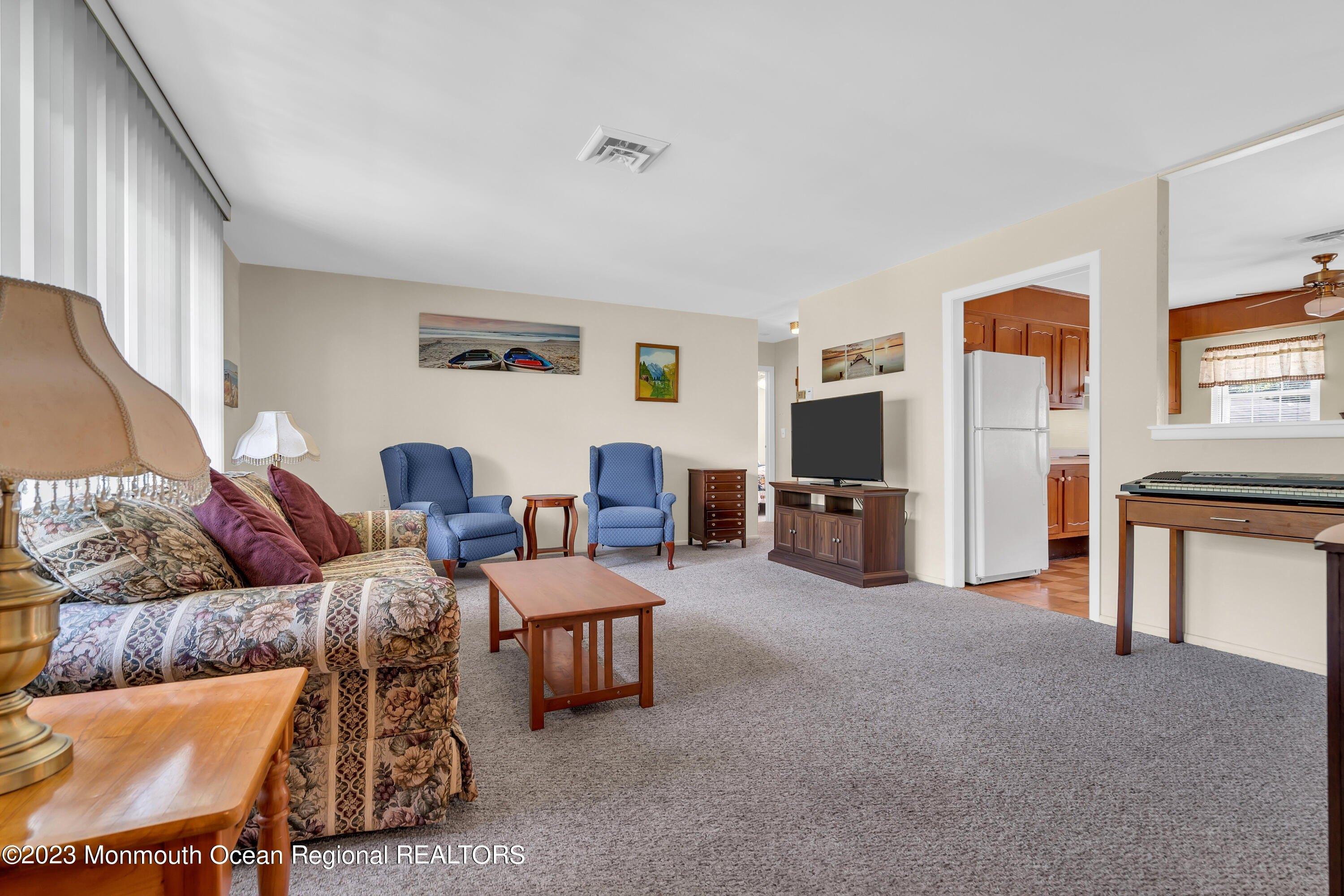 Chatham Ct, Lakewood, NJ 08701