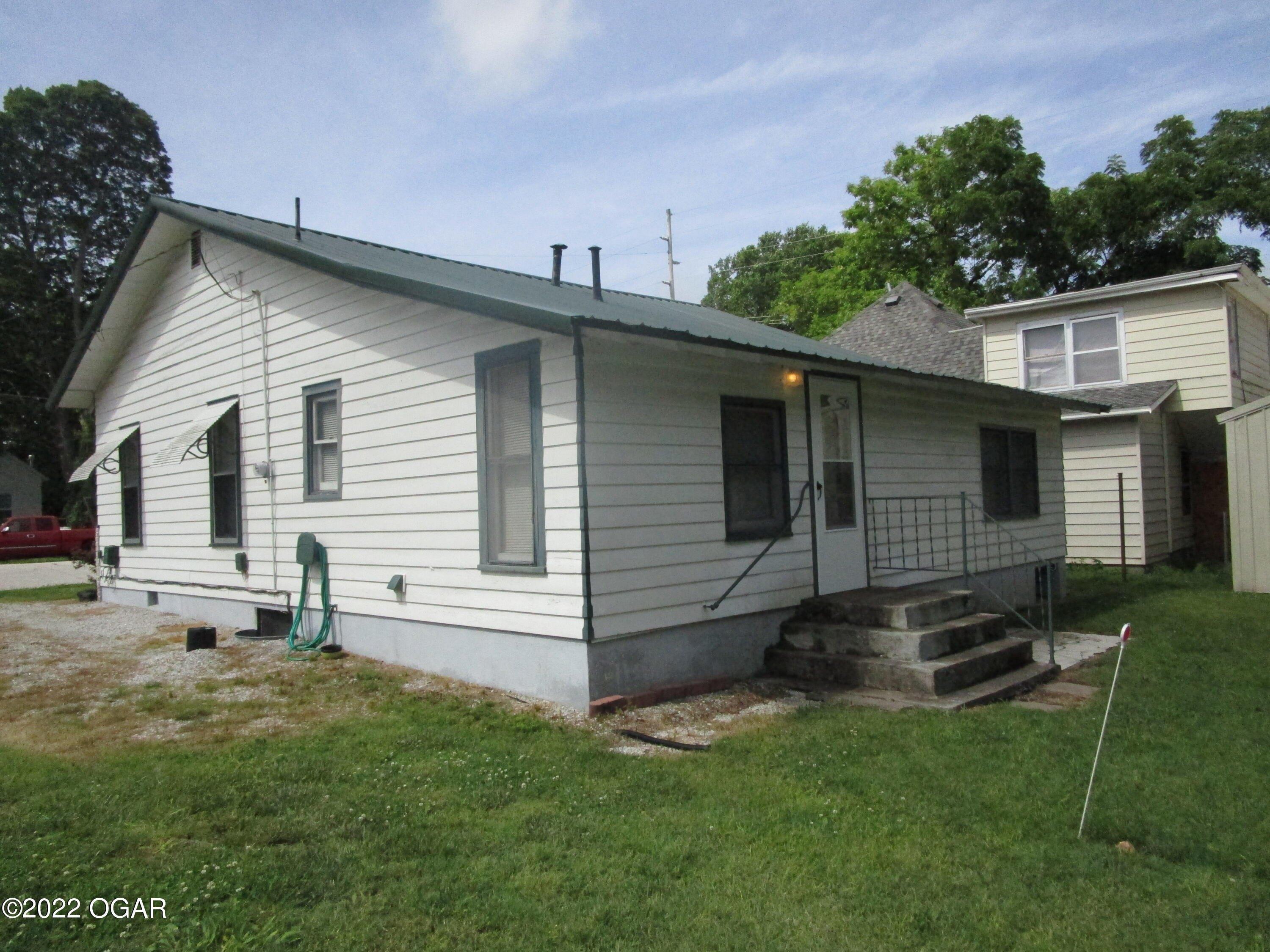 W Chestnut St, Carthage, MO 64836