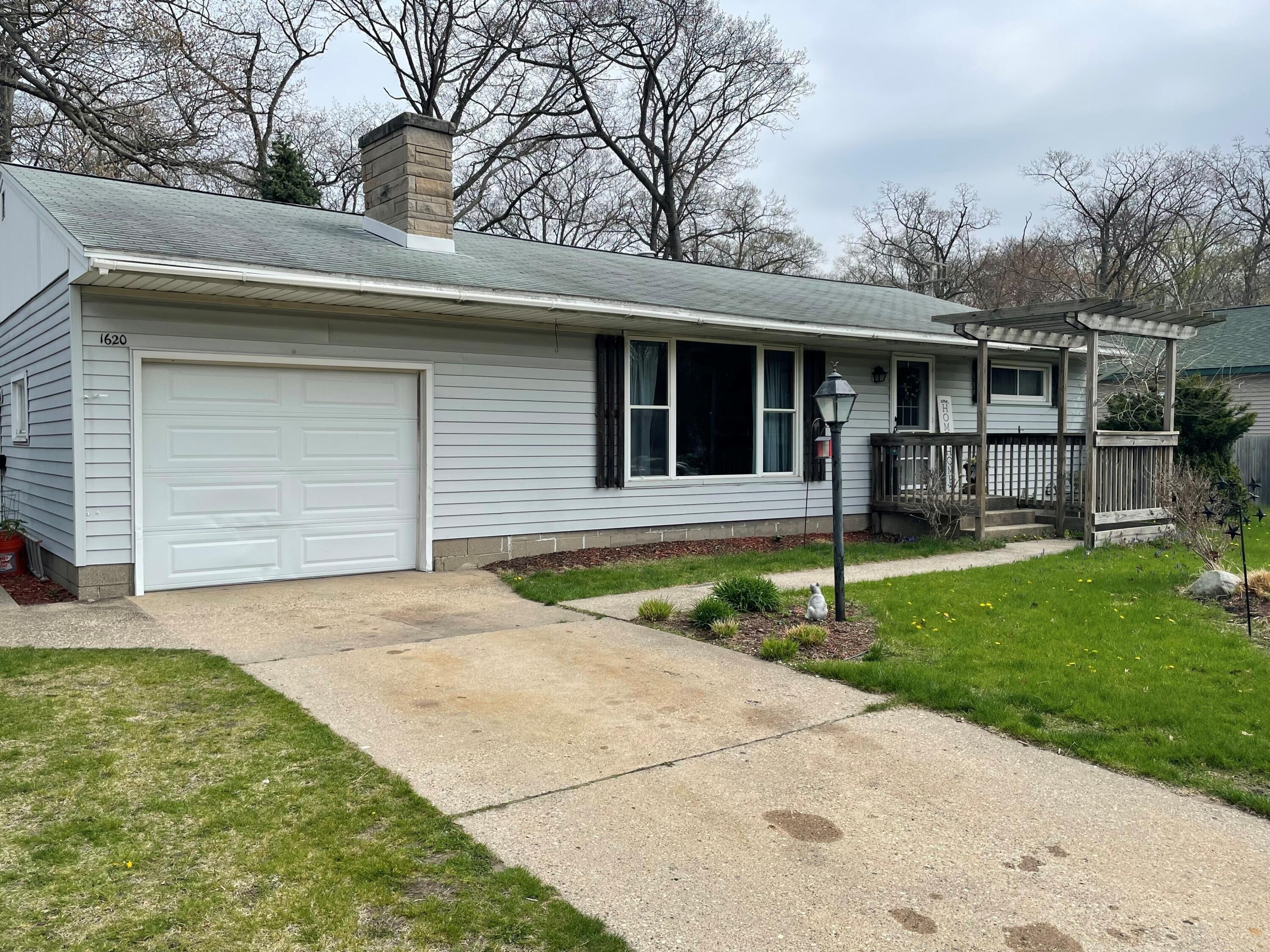 W Norton Ave, Norton Shores, MI 49441
