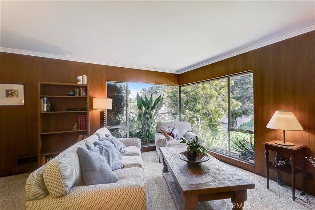Oak Valley Rd, Glendale, CA 91208