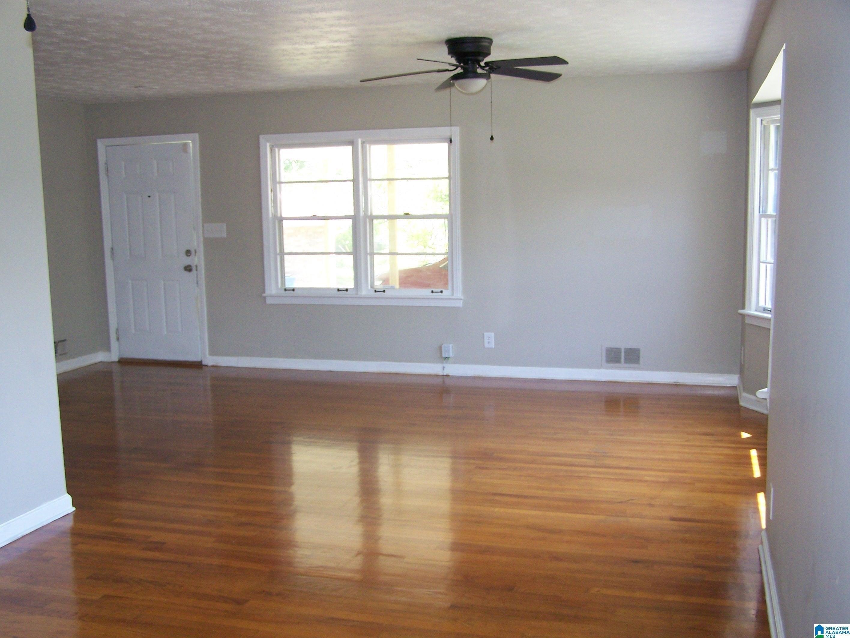 Vine St, Anniston, AL 36207