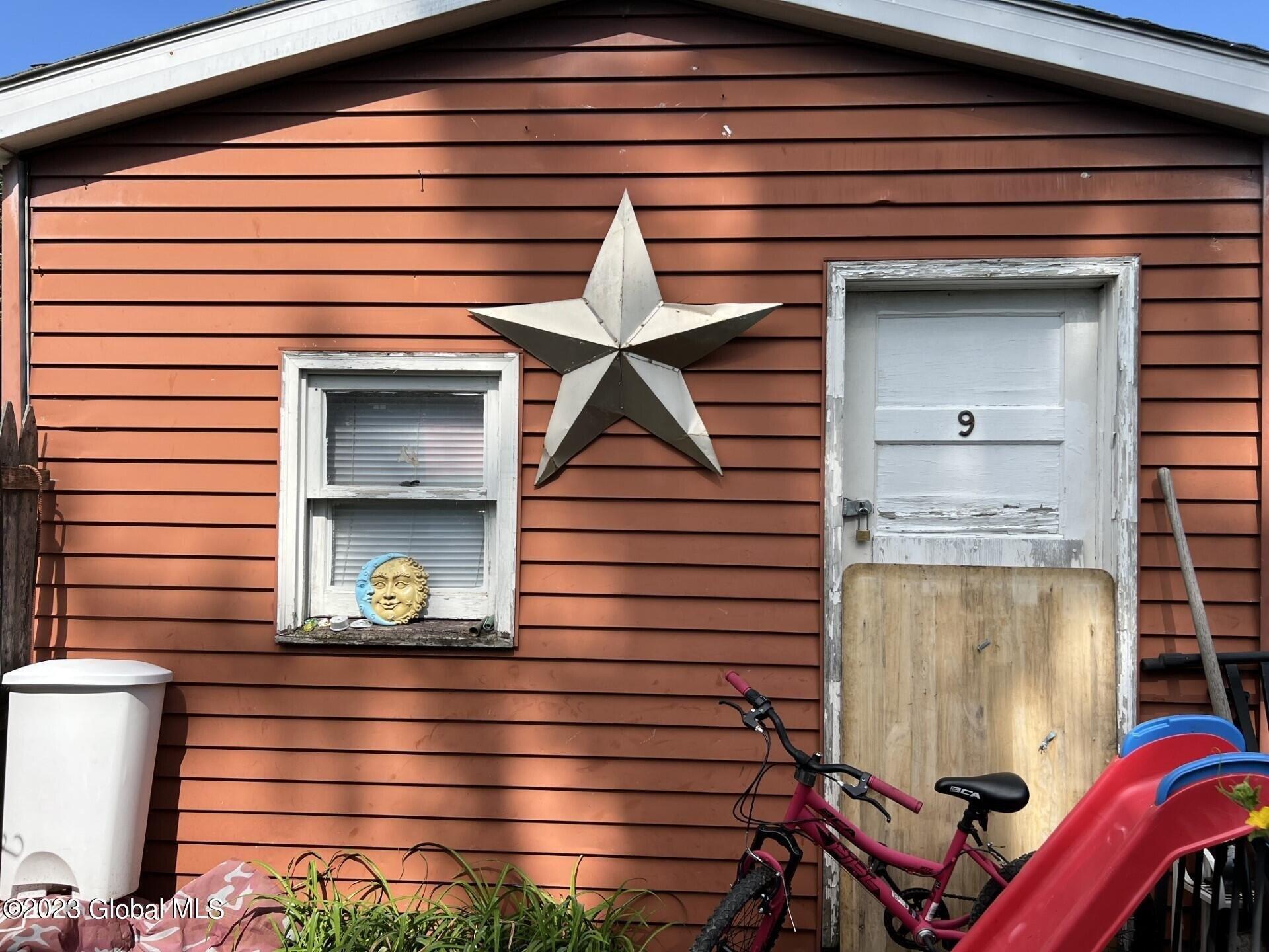 Green St, Rensselaer, NY 12144