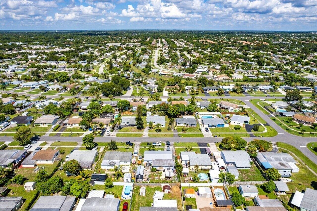 Bloomfield Dr, Palm Beach Gardens, FL 33410