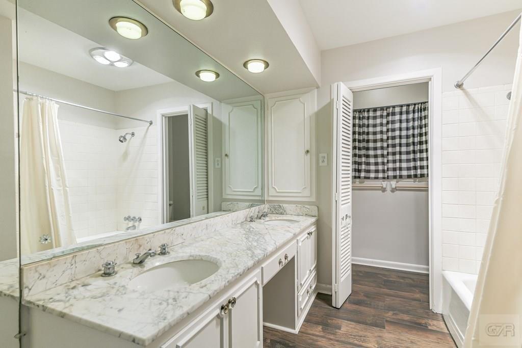 Adler Cir, Galveston, TX 77551
