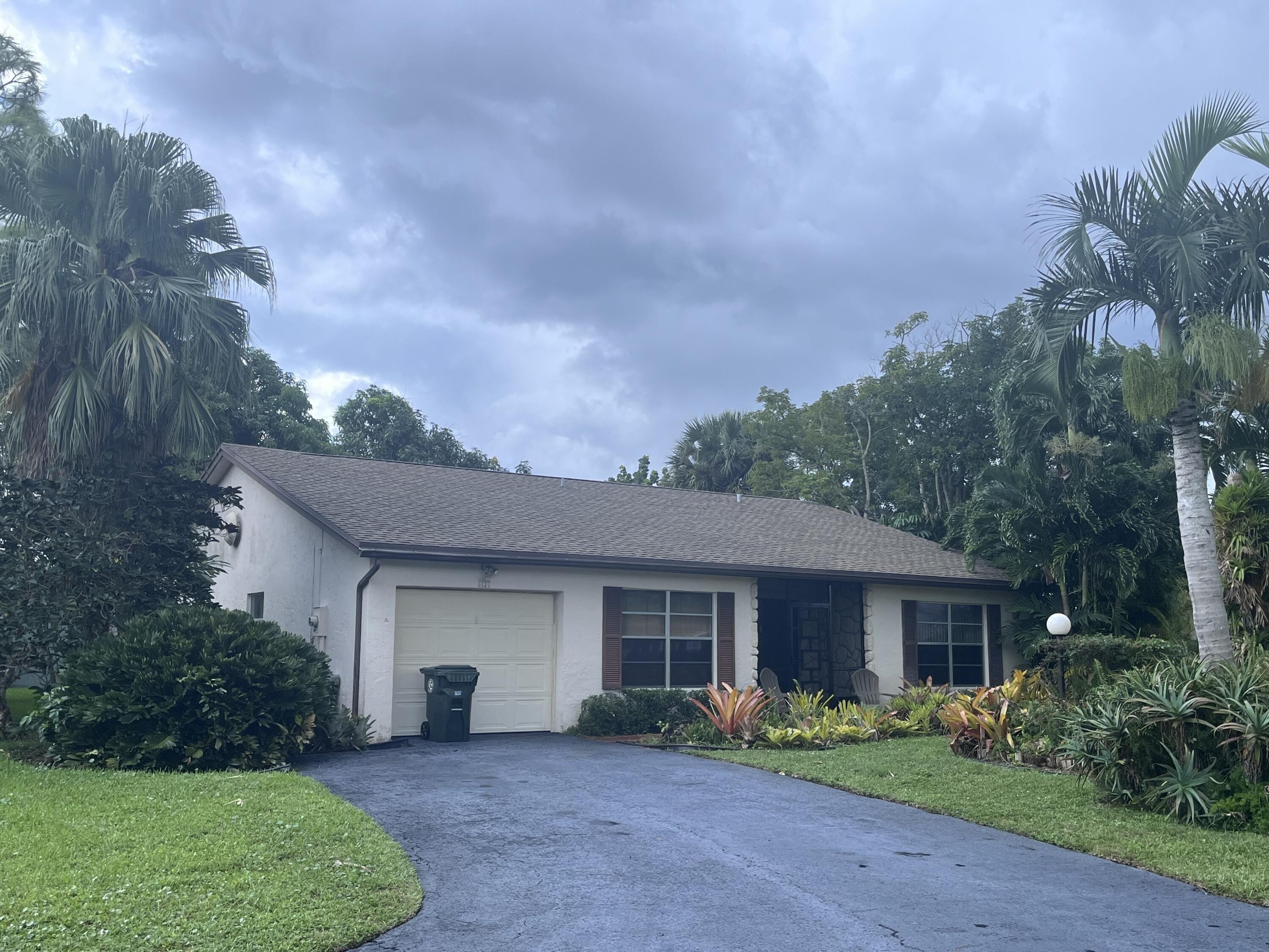 Rainbow Cir, Greenacres, FL 33463