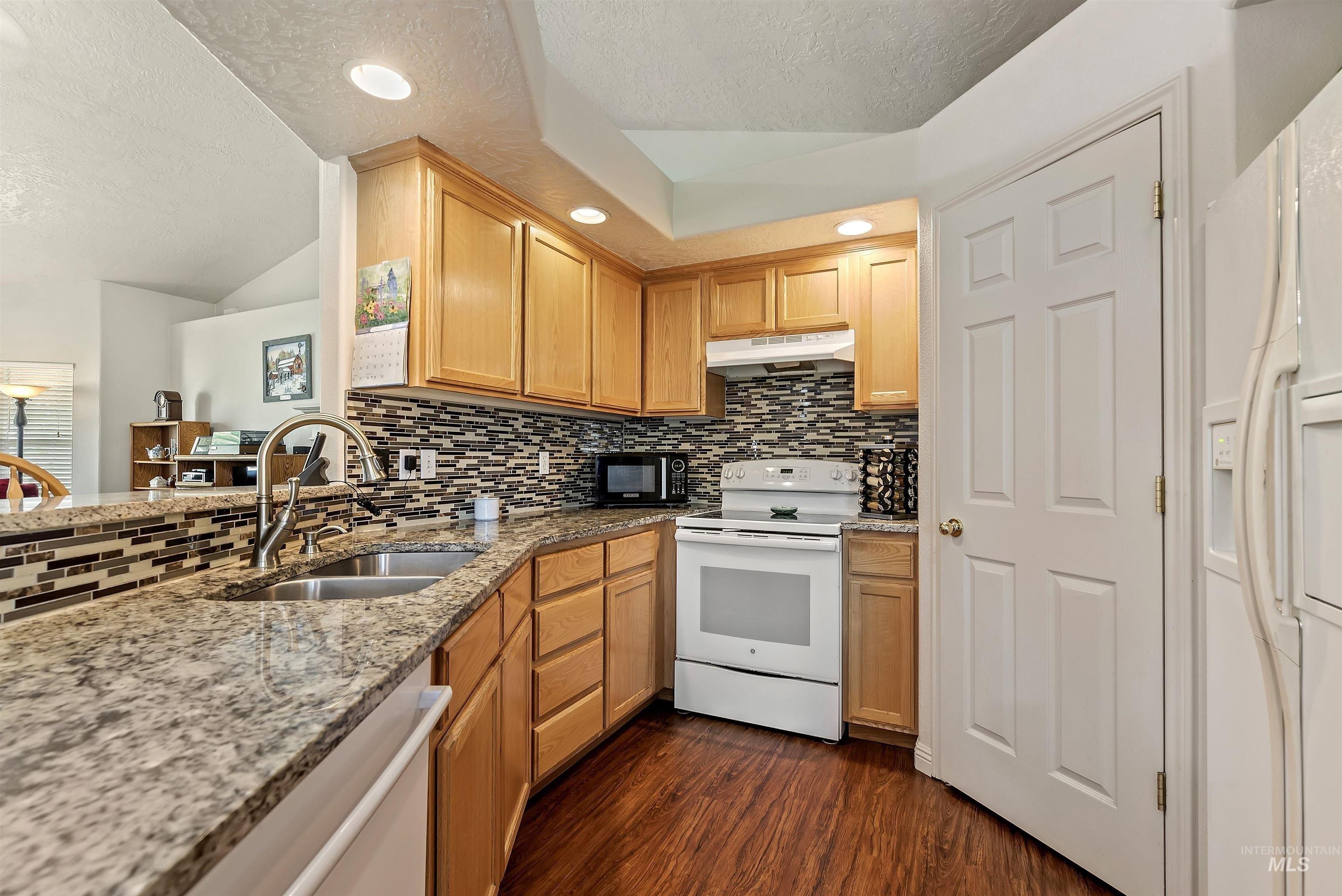 W Roberts Ave, Nampa, ID 83651