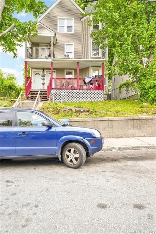 Dikeman St, Waterbury, CT 06704