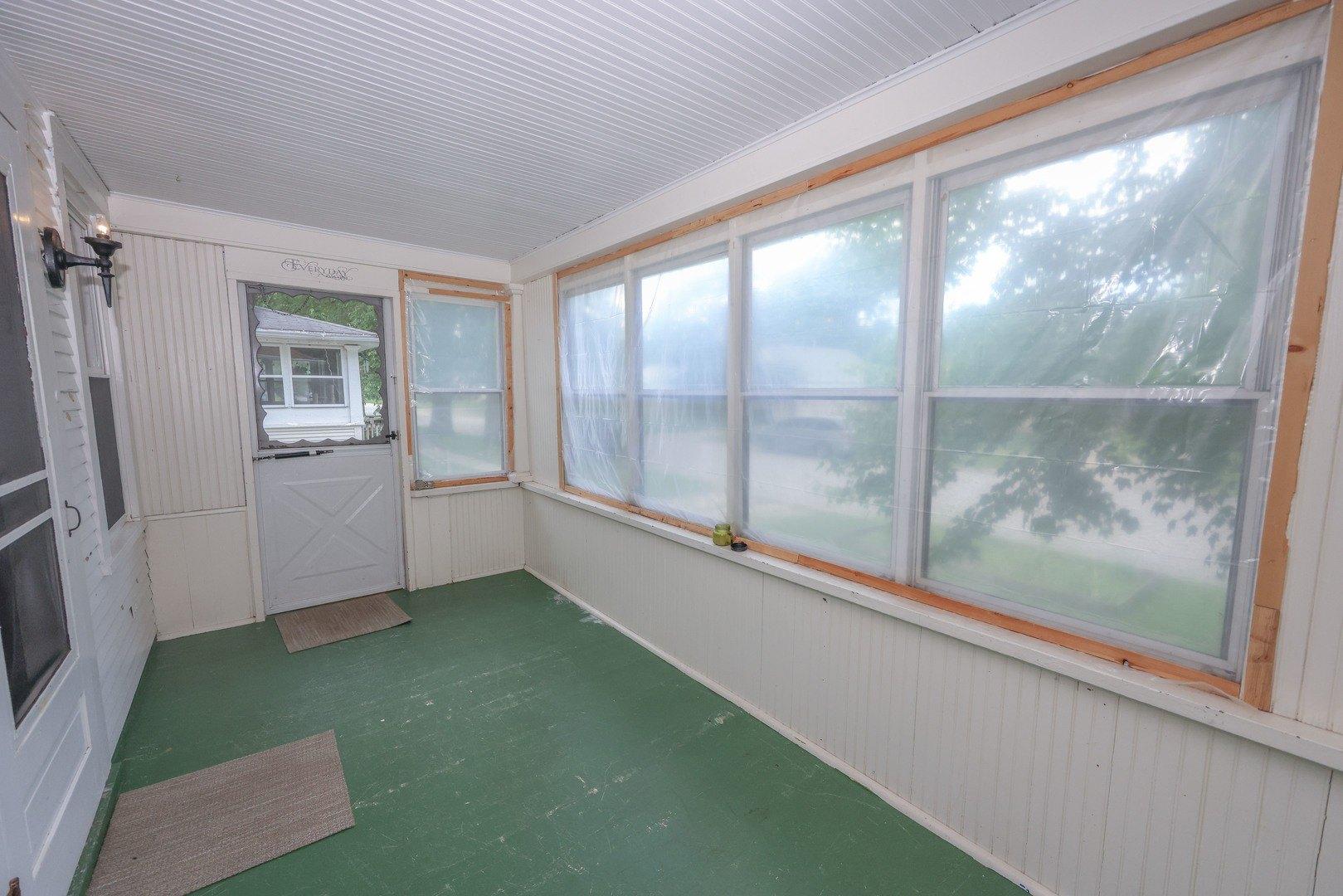 E Jackson St, Morris, IL 60450