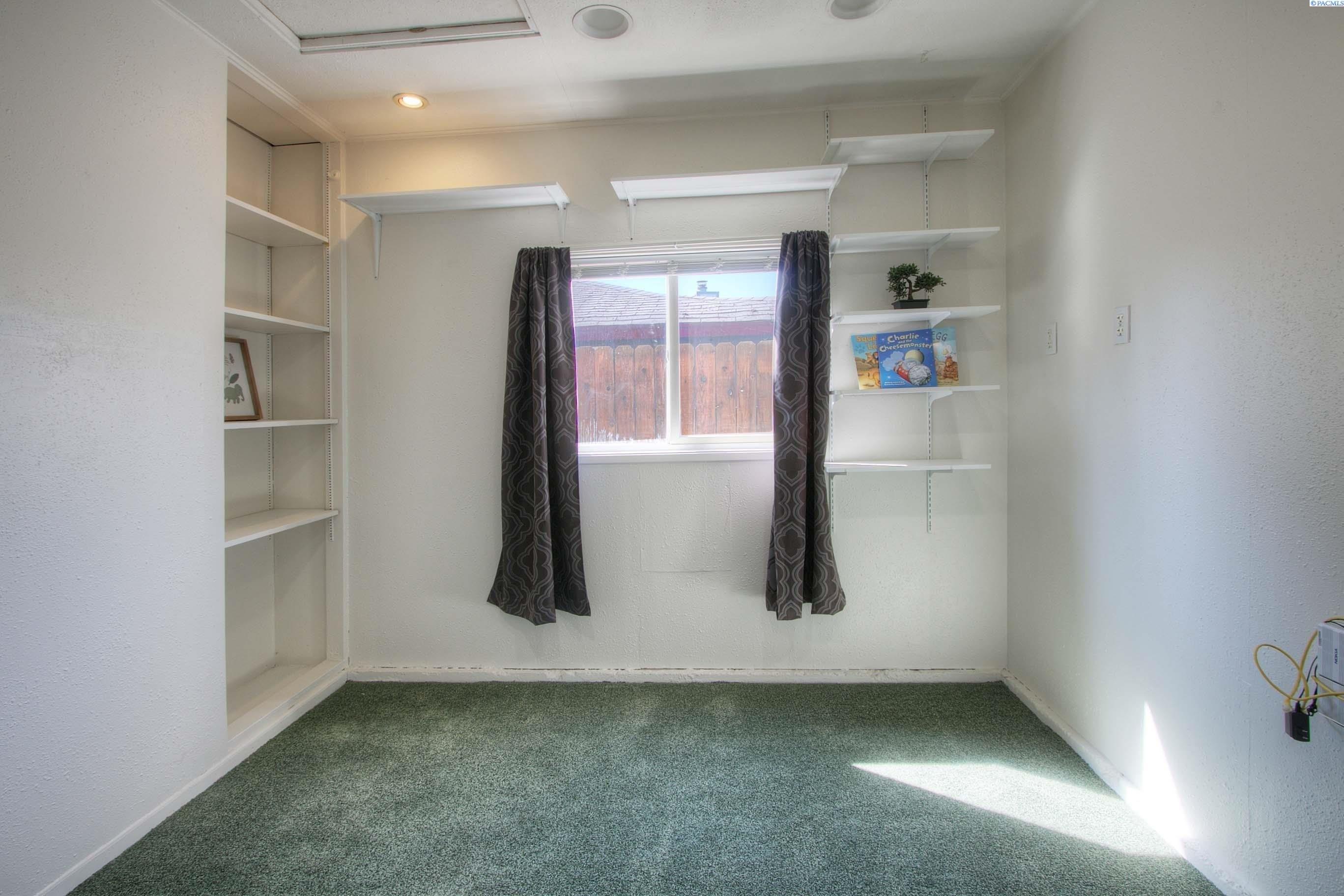 Dover St, Richland, WA 99352