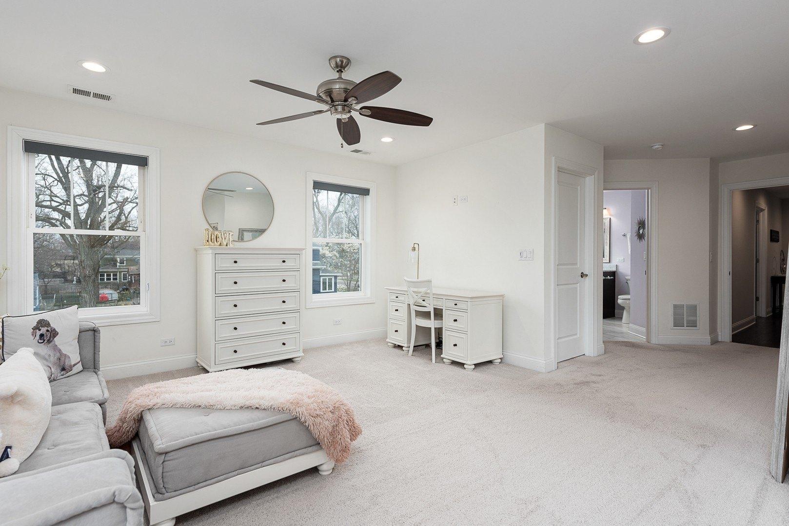 Elm St, Downers Grove, IL 60515