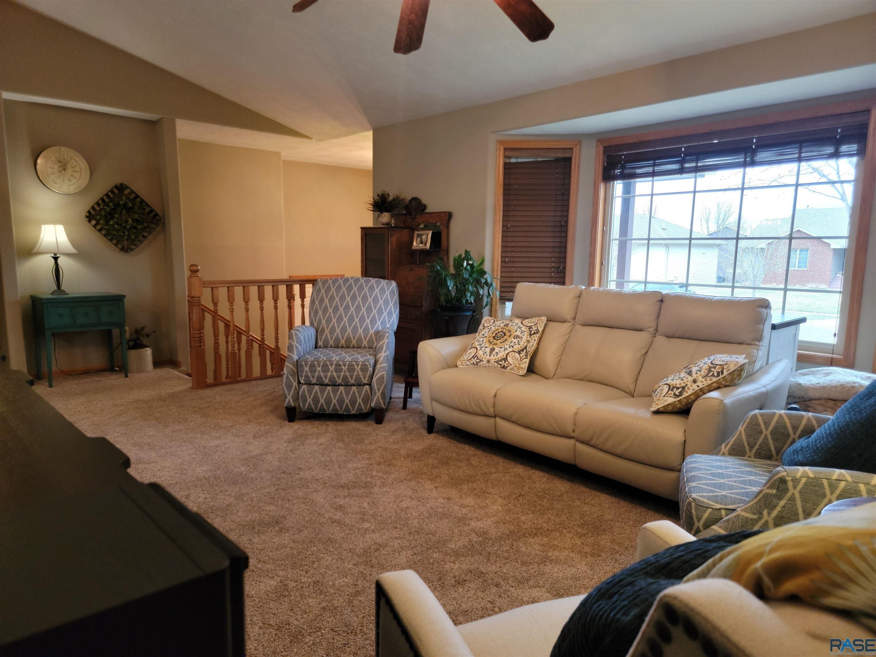 S Dundee Dr, Sioux Falls, SD 57106