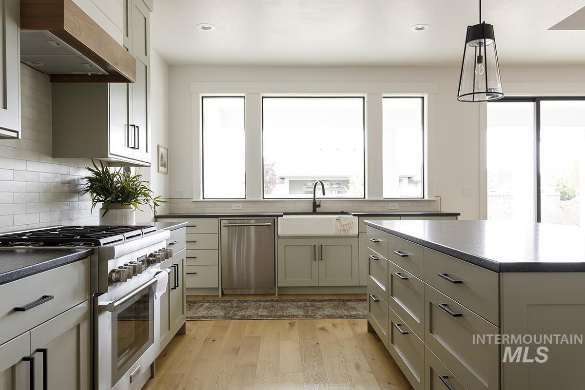 W Strant St, Eagle, ID 83616
