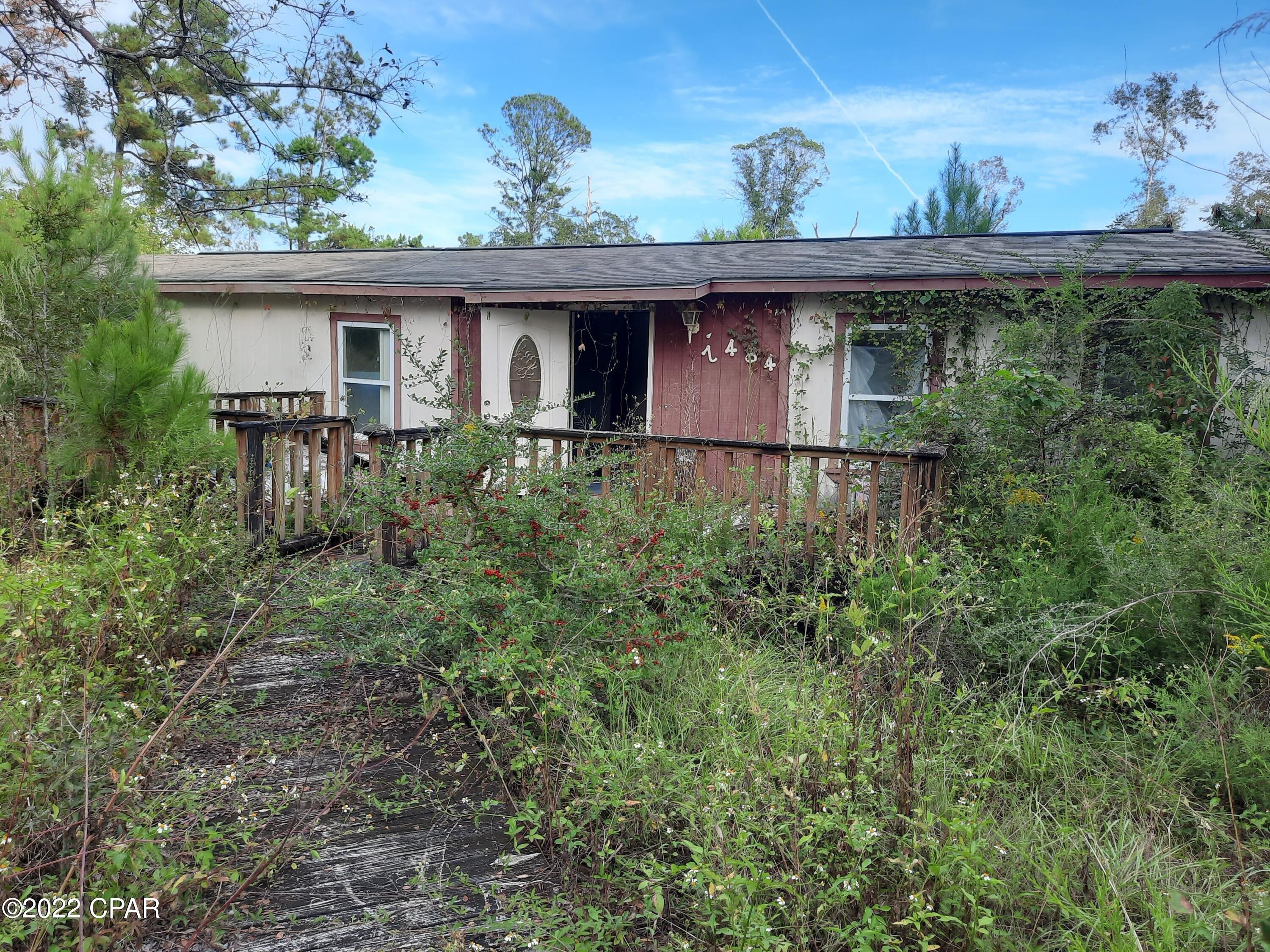Lark Ln, Marianna, FL 32448