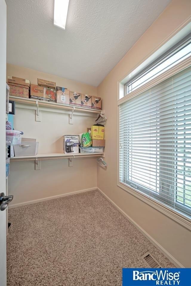 Valley Stream Dr, Lincoln, NE 68516