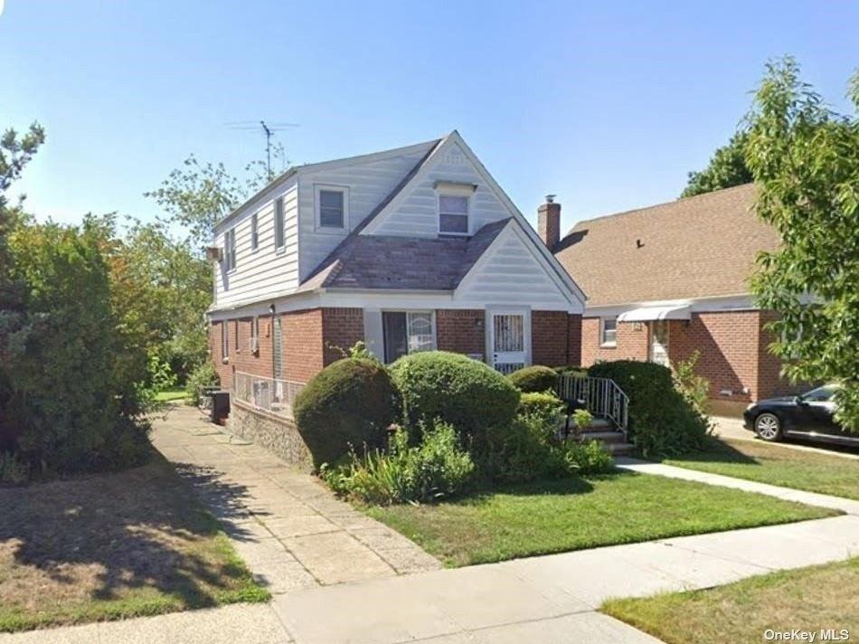 249th St, Bellerose, NY 11426