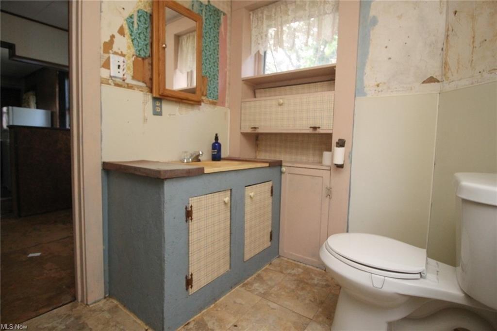 W Main St, Salineville, OH 43945