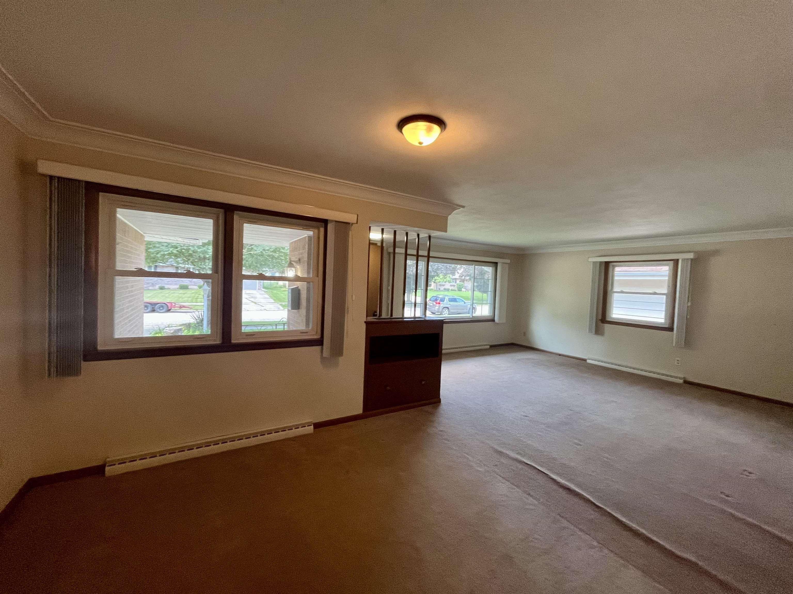 Blenheim Dr, Rockford, IL 61108