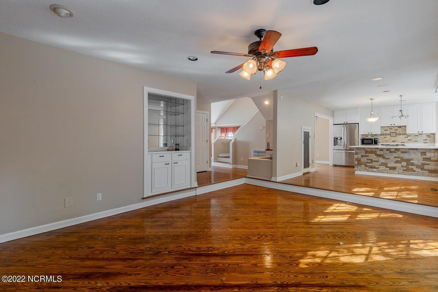 Country Club Dr, Jacksonville, NC 28546