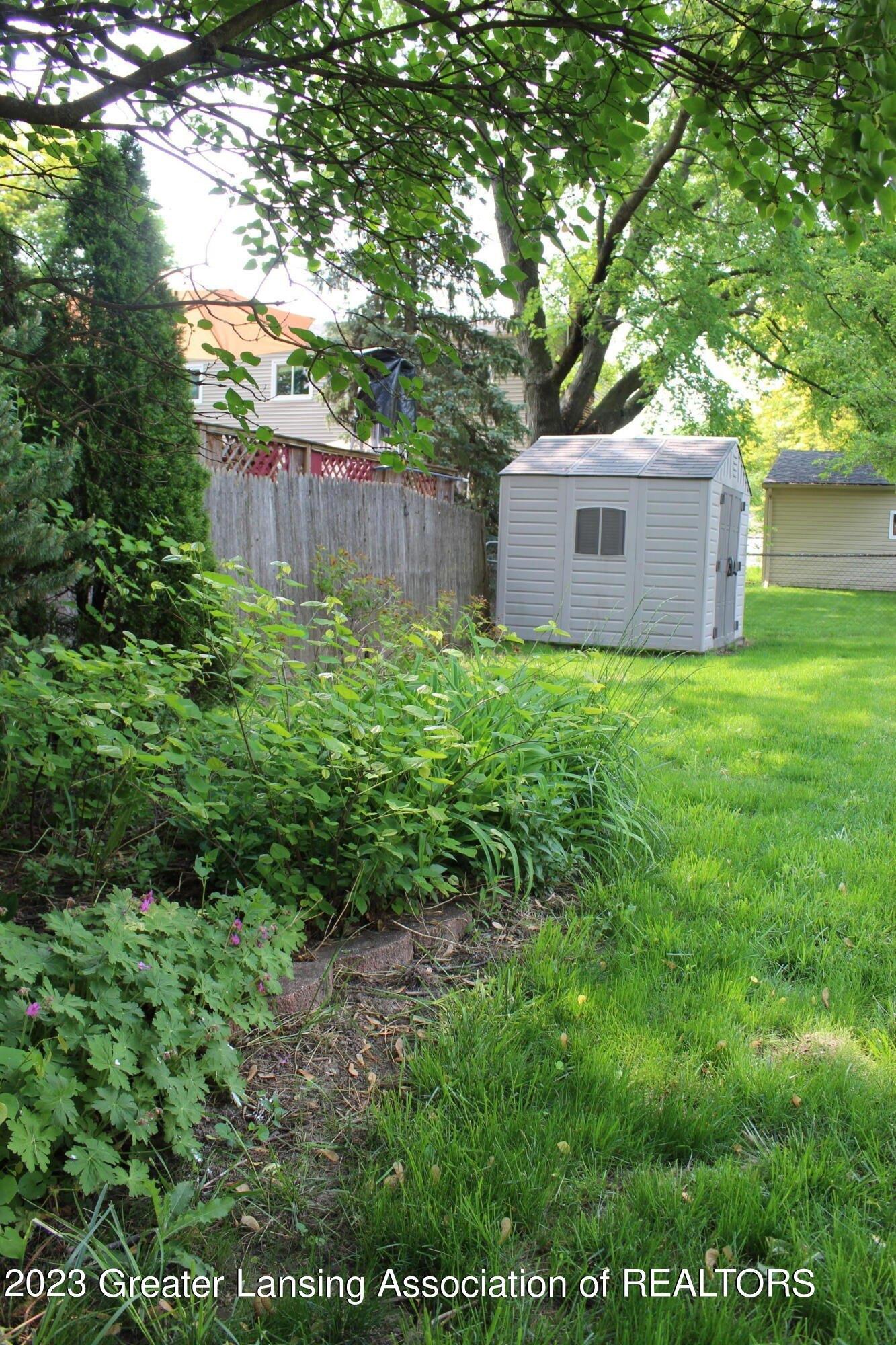 Kentvale Dr, Clinton Township, MI 48038