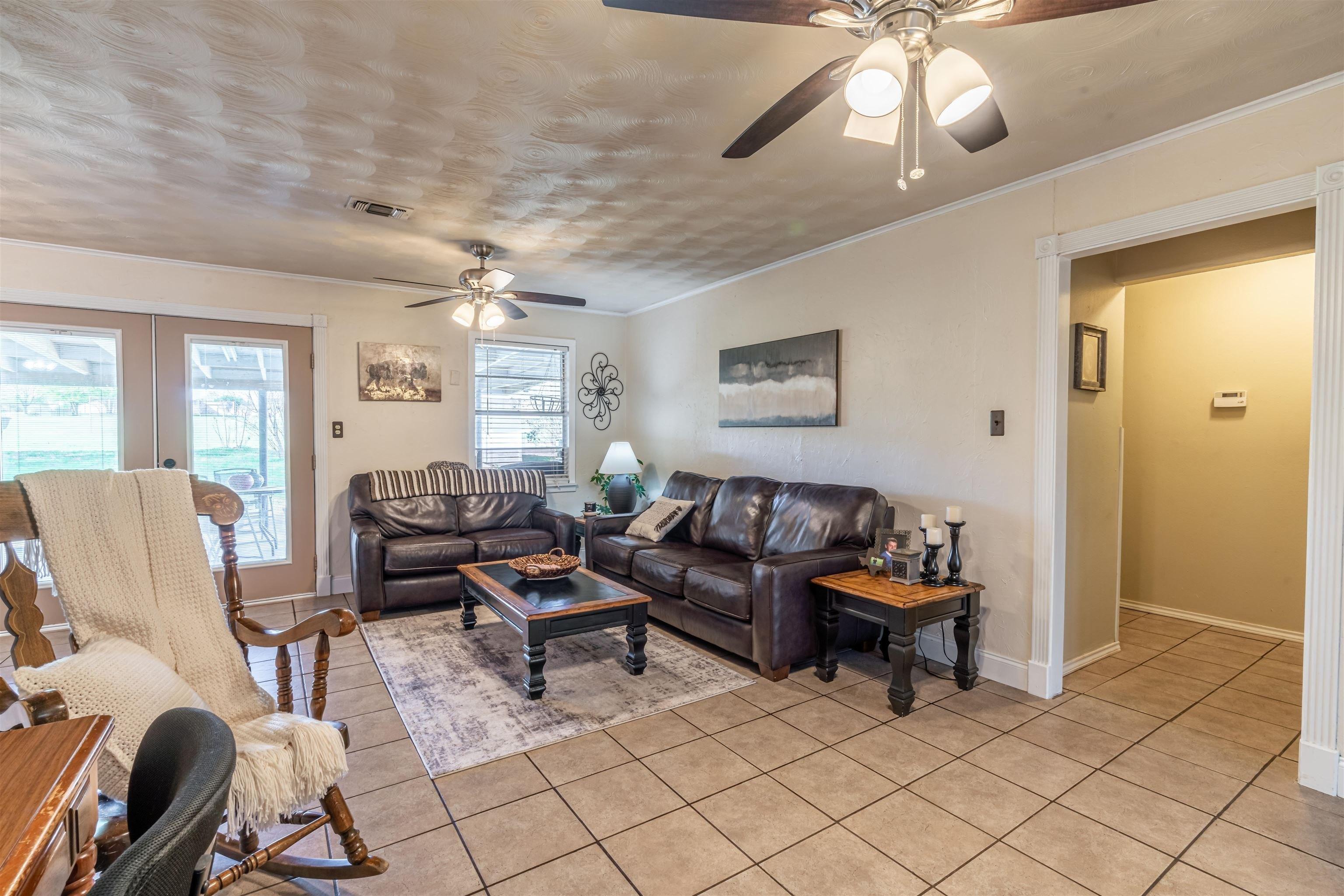 E Houston St, Paris, TX 75460