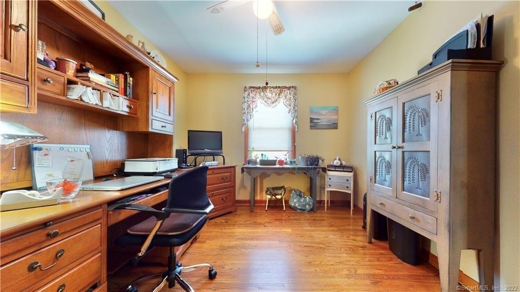 Fairfield Ave, Shelton, CT 06484