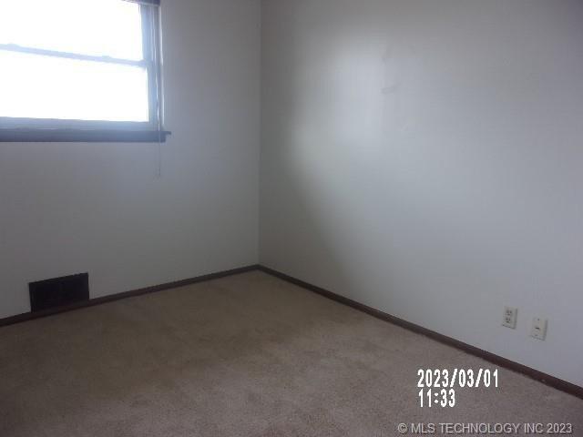 Ne Elmhurst Ave, Bartlesville, OK 74006