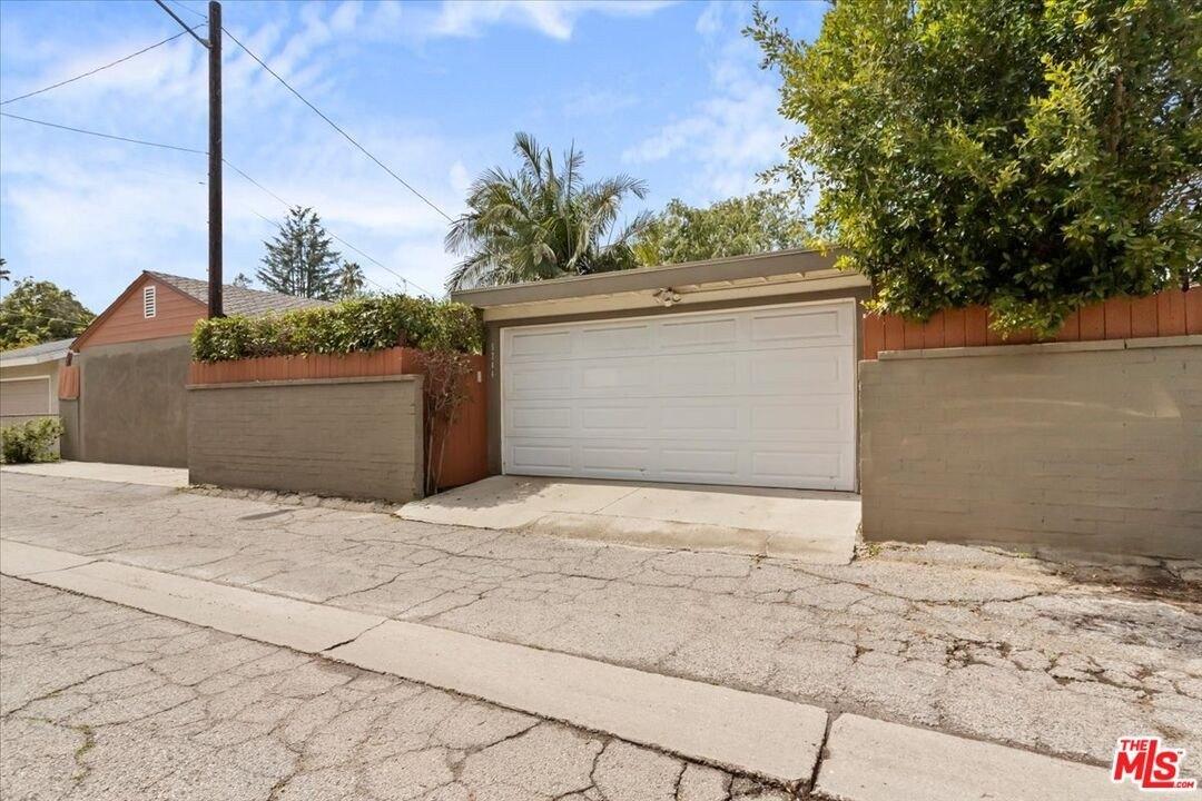 Stansbury Ave, Van Nuys, CA 91401