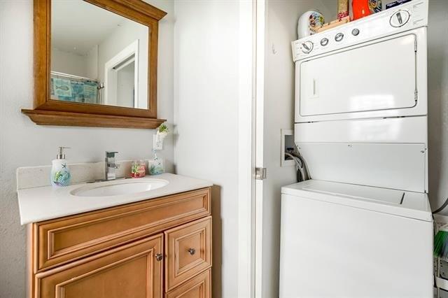 Green St, Harrisonville, MO 64701