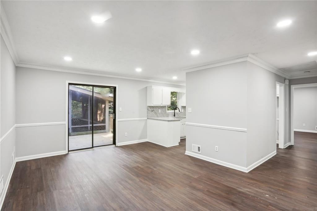 Trailwood Dr, Riverdale, GA 30274