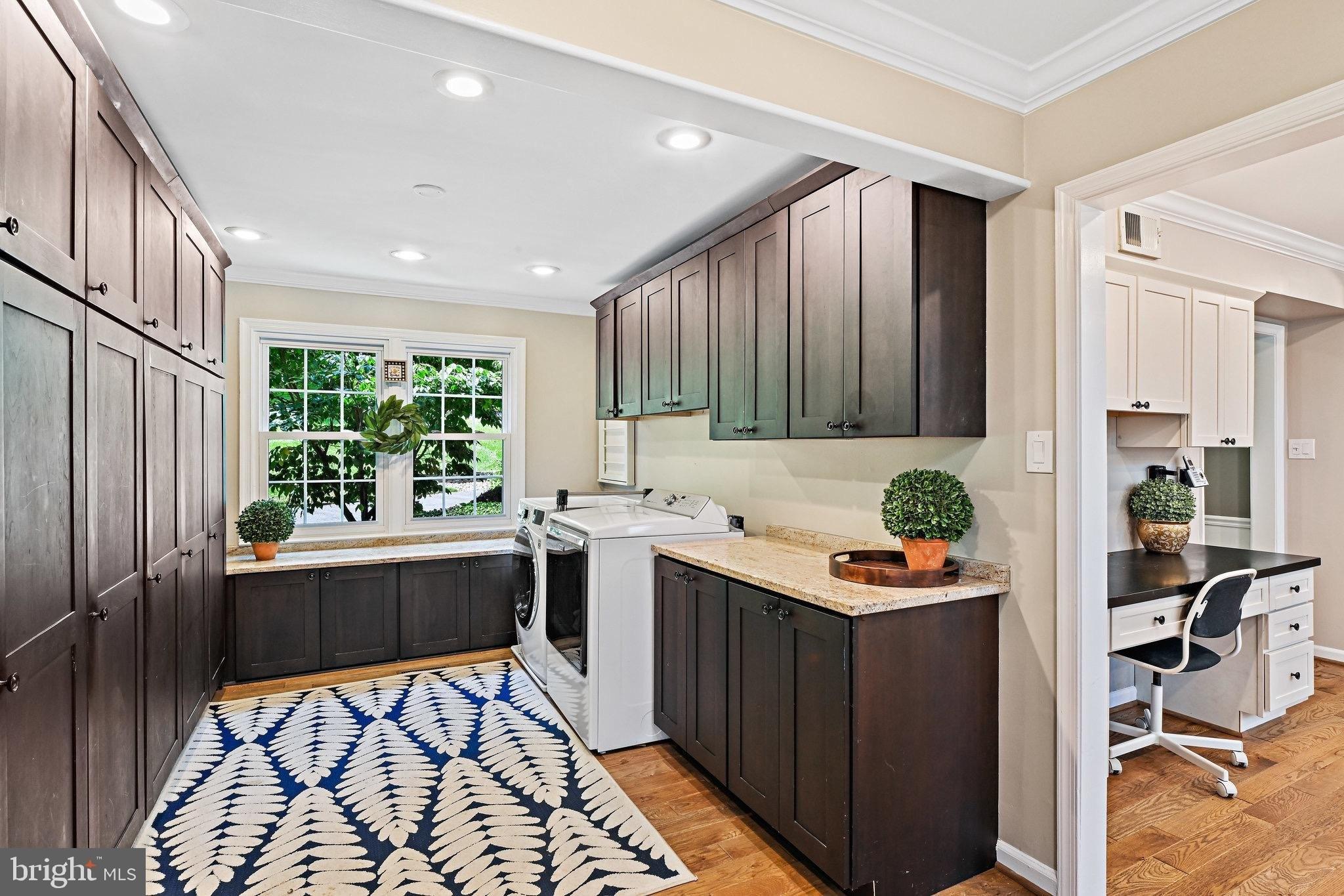 Devenish Dr, Oakton, VA 22124