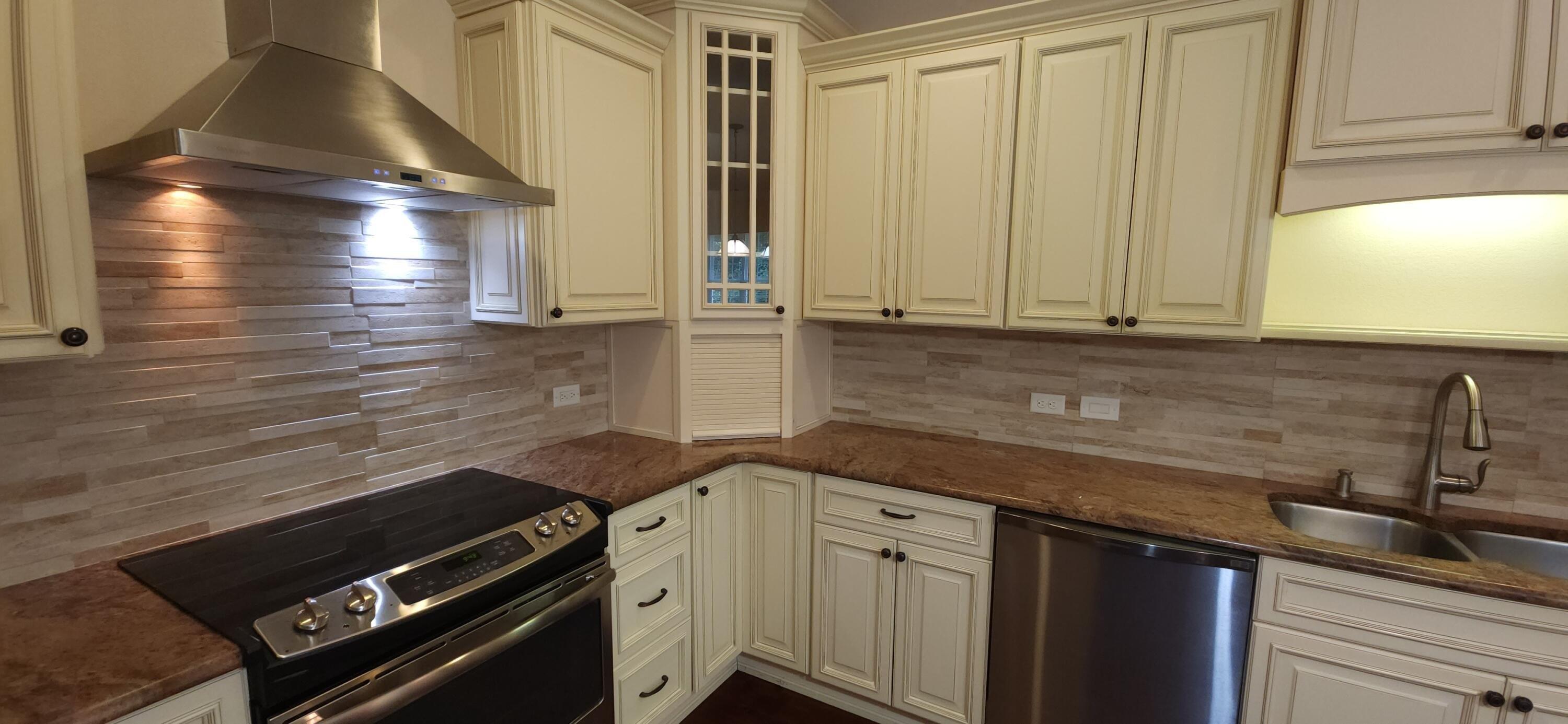 Grove St, Crestview, FL 32539
