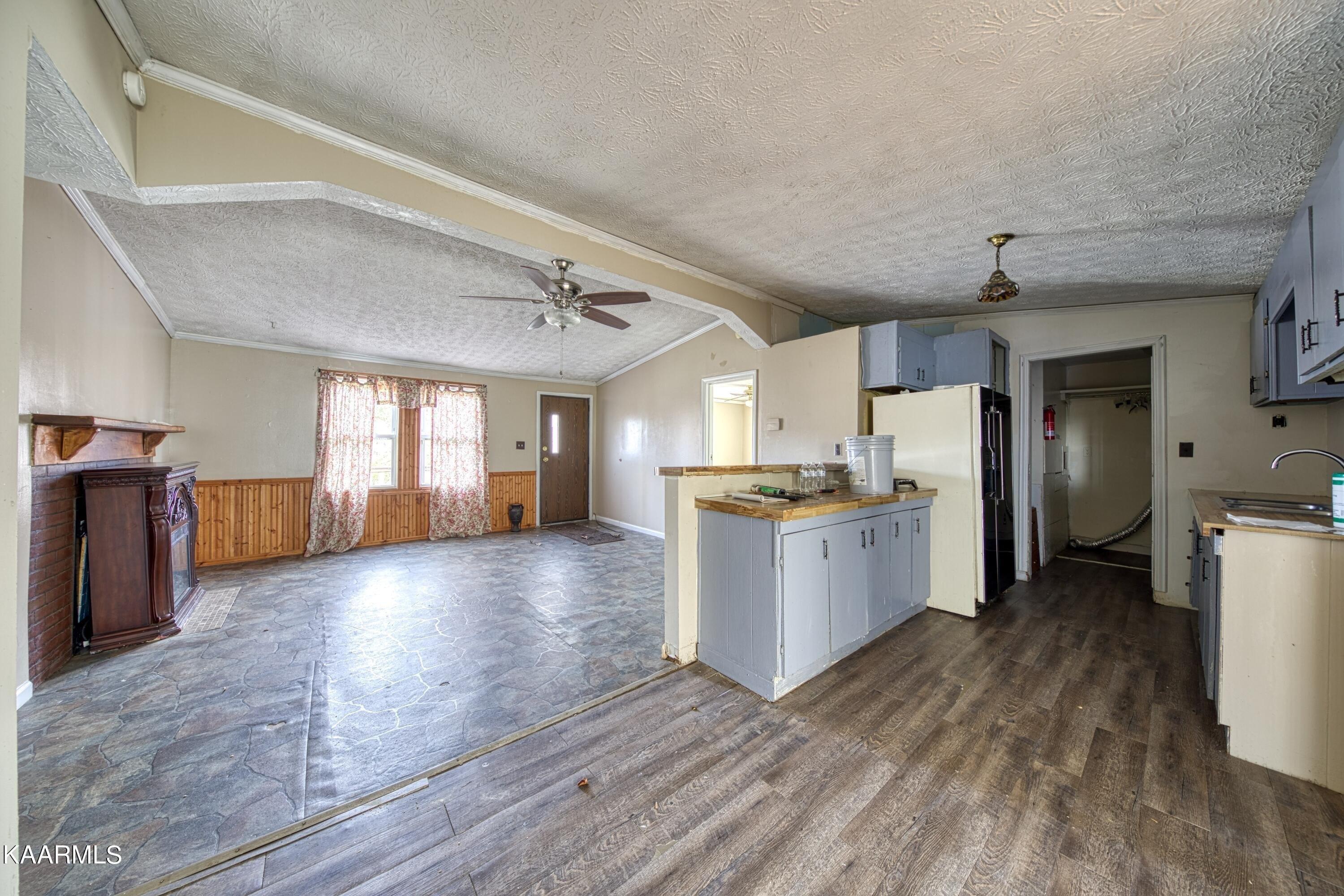 Old Lake City Hwy, Rocky Top, TN 37769