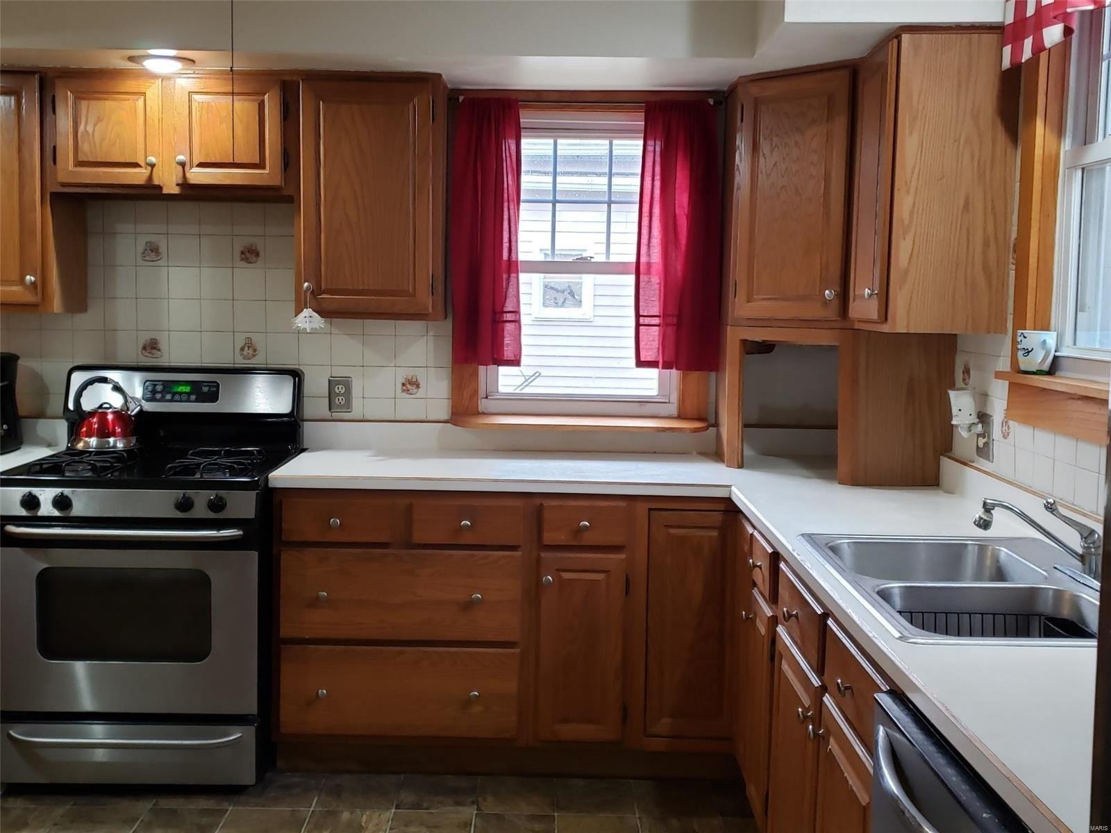 Livingston St, Carlyle, IL 62231