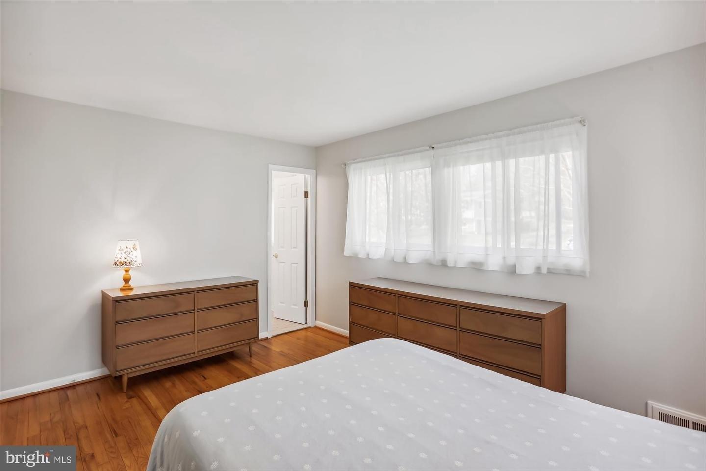 Briarwood Ter, Rockville, MD 20853