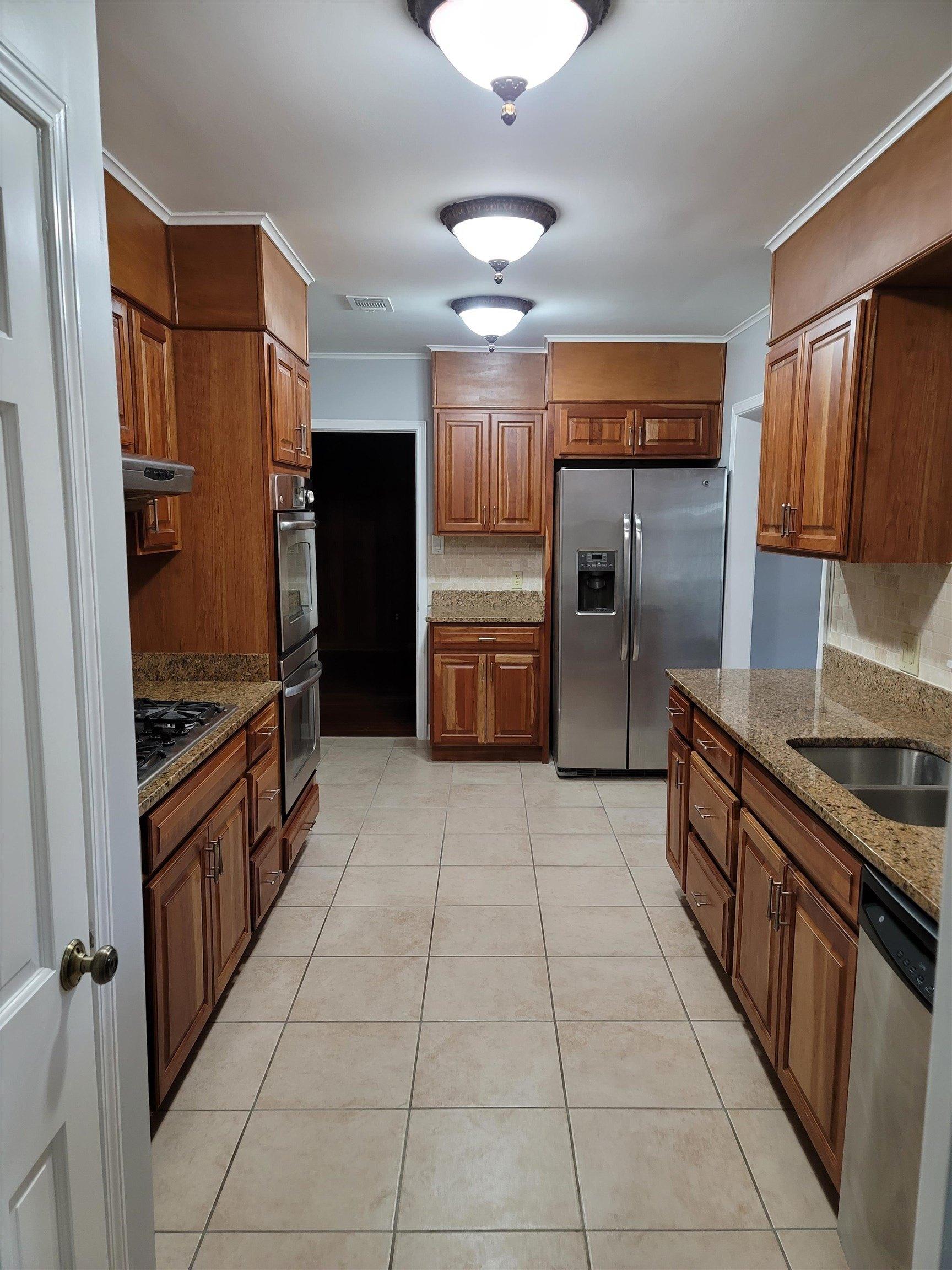 Oak Ridge Dr, Memphis, TN 38111