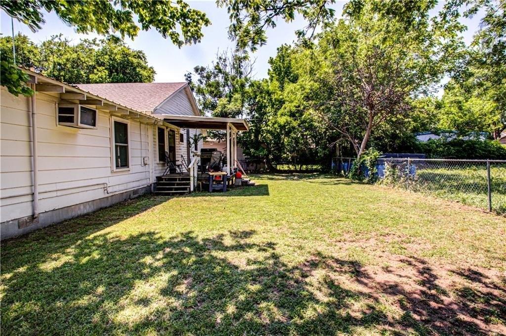 W Columbus St, West, TX 76691
