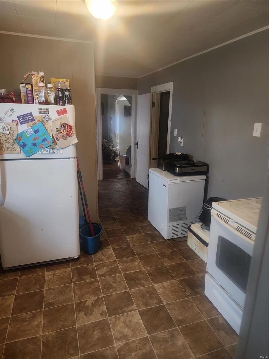 Strathmore Pl, Saint Louis, MO 63136